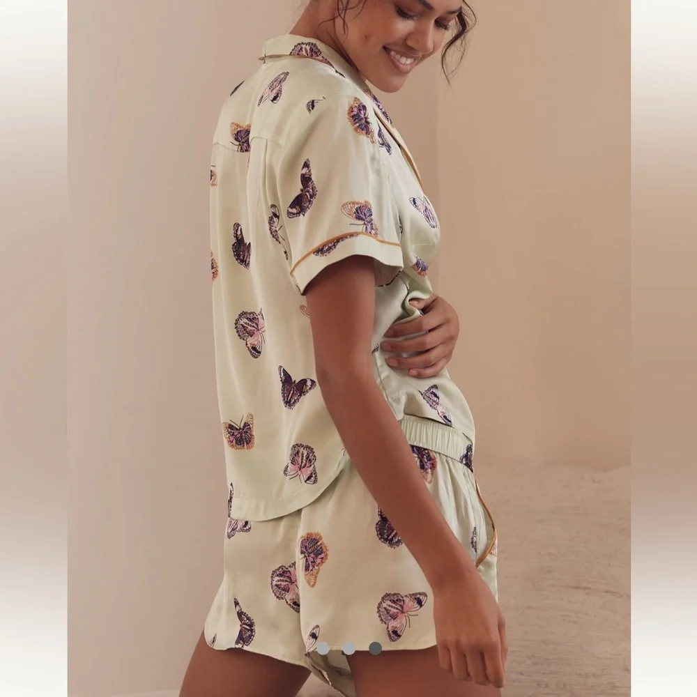 By Anthropologie Silky Patterned Pajama Set - Picture 3 of 3